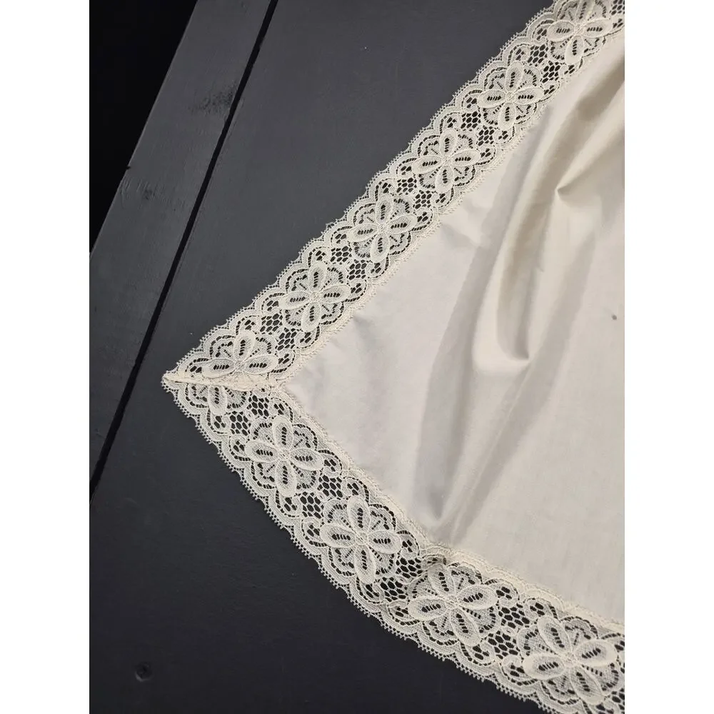 Vintage Ivory Linen And Lace Table Cloth 80 × 64